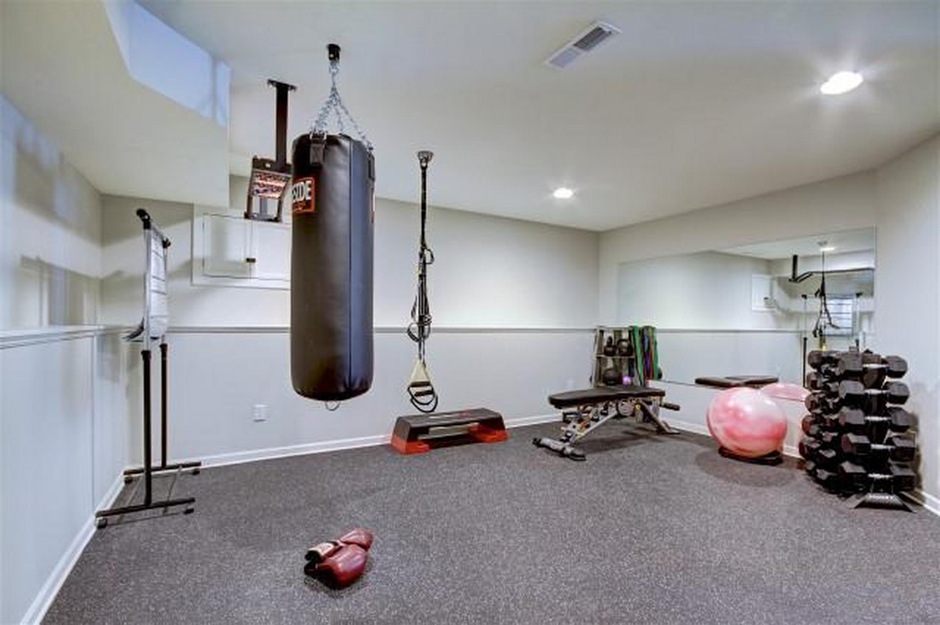 广州一位屋主,把地下室打造成健身房,没有一丝俗气 网友:这地下室真大