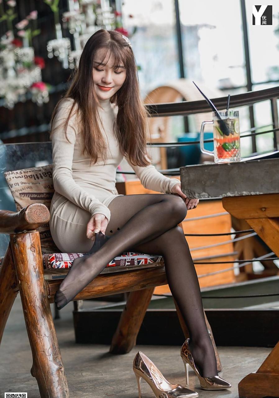 国模女神婉萍高清私密写真套图