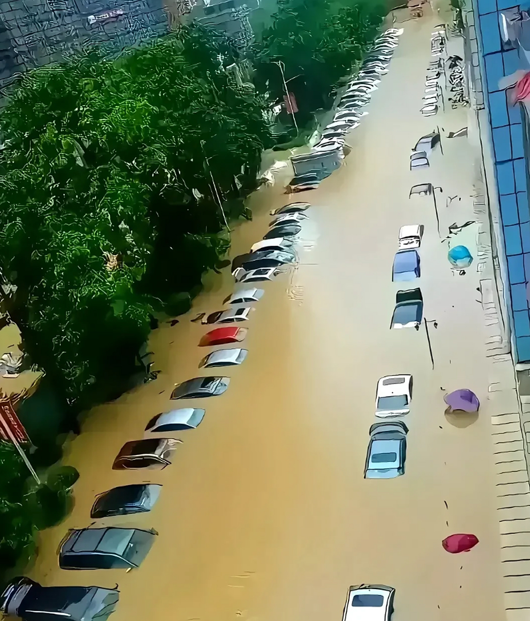 北京遭遇了自140年以来最大的暴雨,降雨量极值达到了744.8毫米.