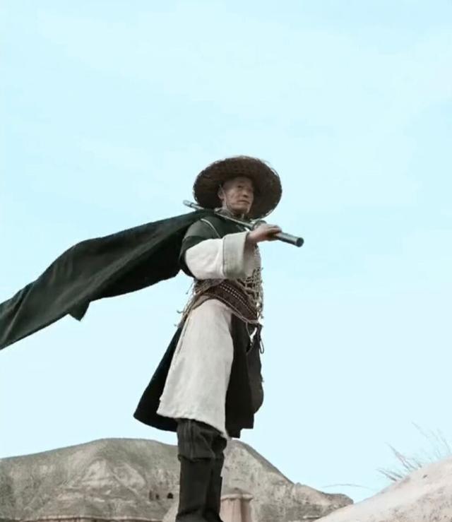 65岁农民爷爷变身"西北大侠",飒气十足,像是绝世高手!