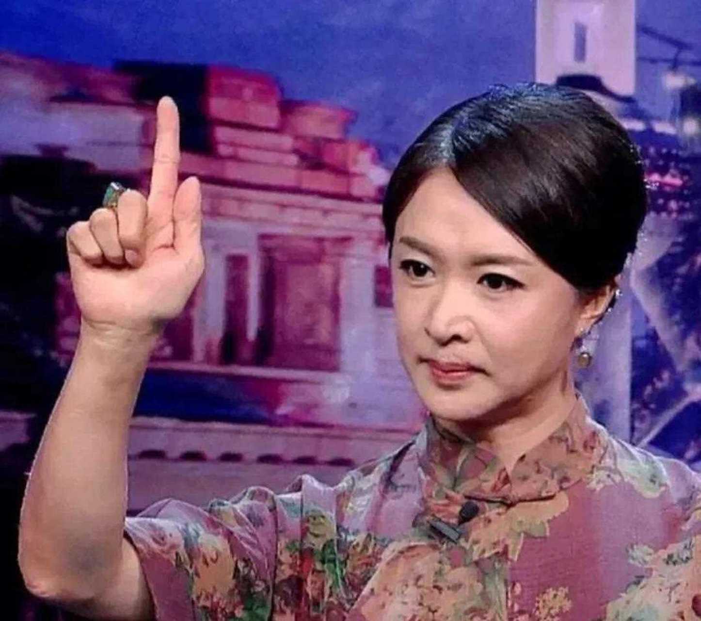 金星主持的《金星秀》将回归,并且发布了首张海报,海报中的金星依旧是