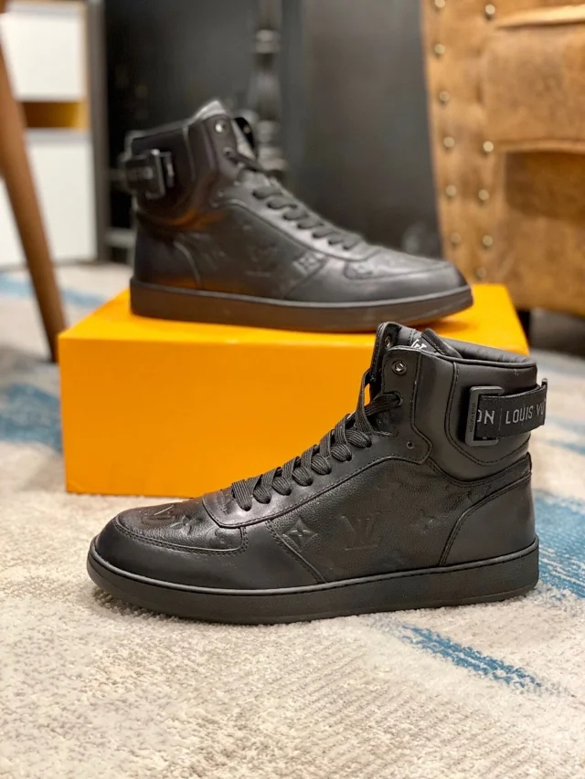 lv"黑武士"鞋面采用进口原版拼接牛皮