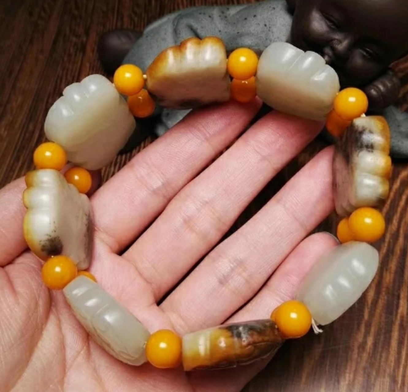 点击头像看直播##和田玉#新疆黄沁籽料兽面手串,规格:30*22*10mm 94.