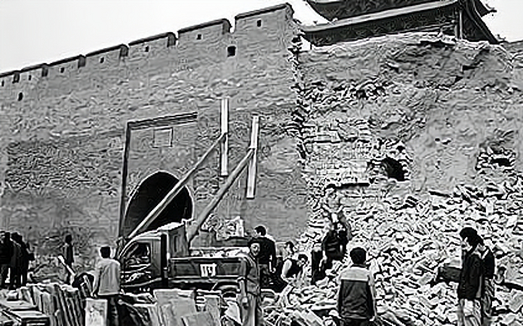 1953年,郭沫若大力主张拆除北京古城墙! 梁思成和林徽因坚决反对!