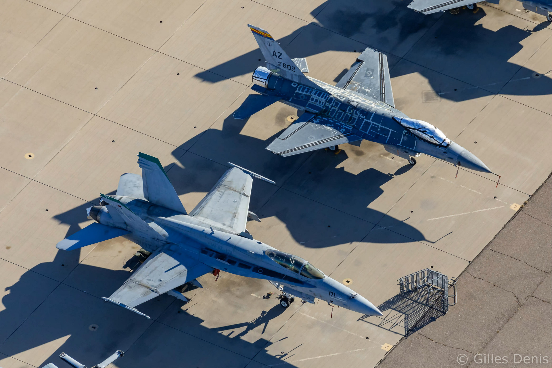 美国军工传统三代机,f-16战斗机 vs f/a-18战斗机体型对比, 上世纪70