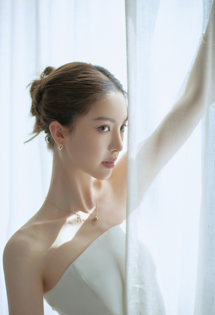 金晨,还是喜欢大喜傻乎乎的样子![鲜花]#气质美女# #性感美女