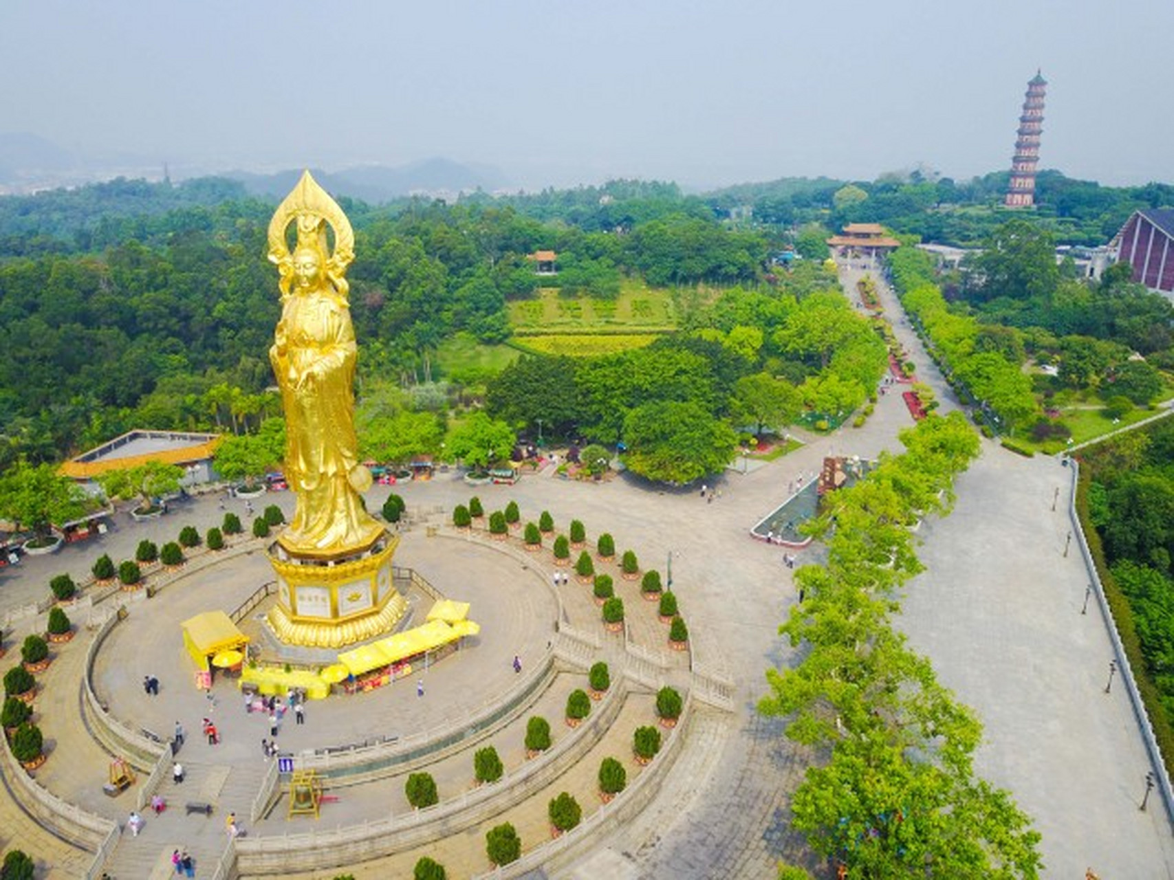 不仅如此,大家现在看到的位于广州莲花山风景区的望海观音,它还是世界