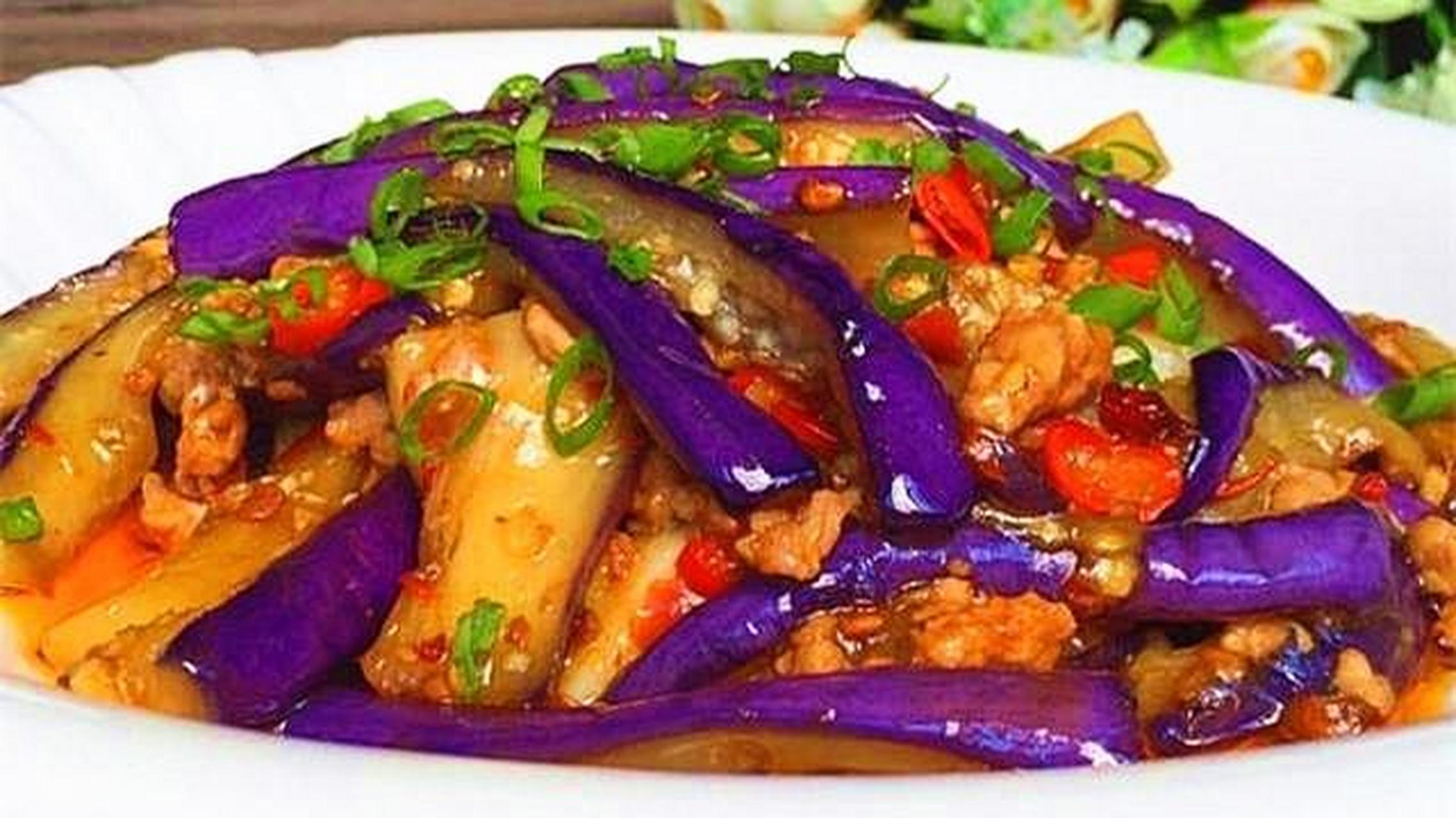 99红烧茄子的做法99 95红烧茄子是一道非常受欢迎的家常菜,以