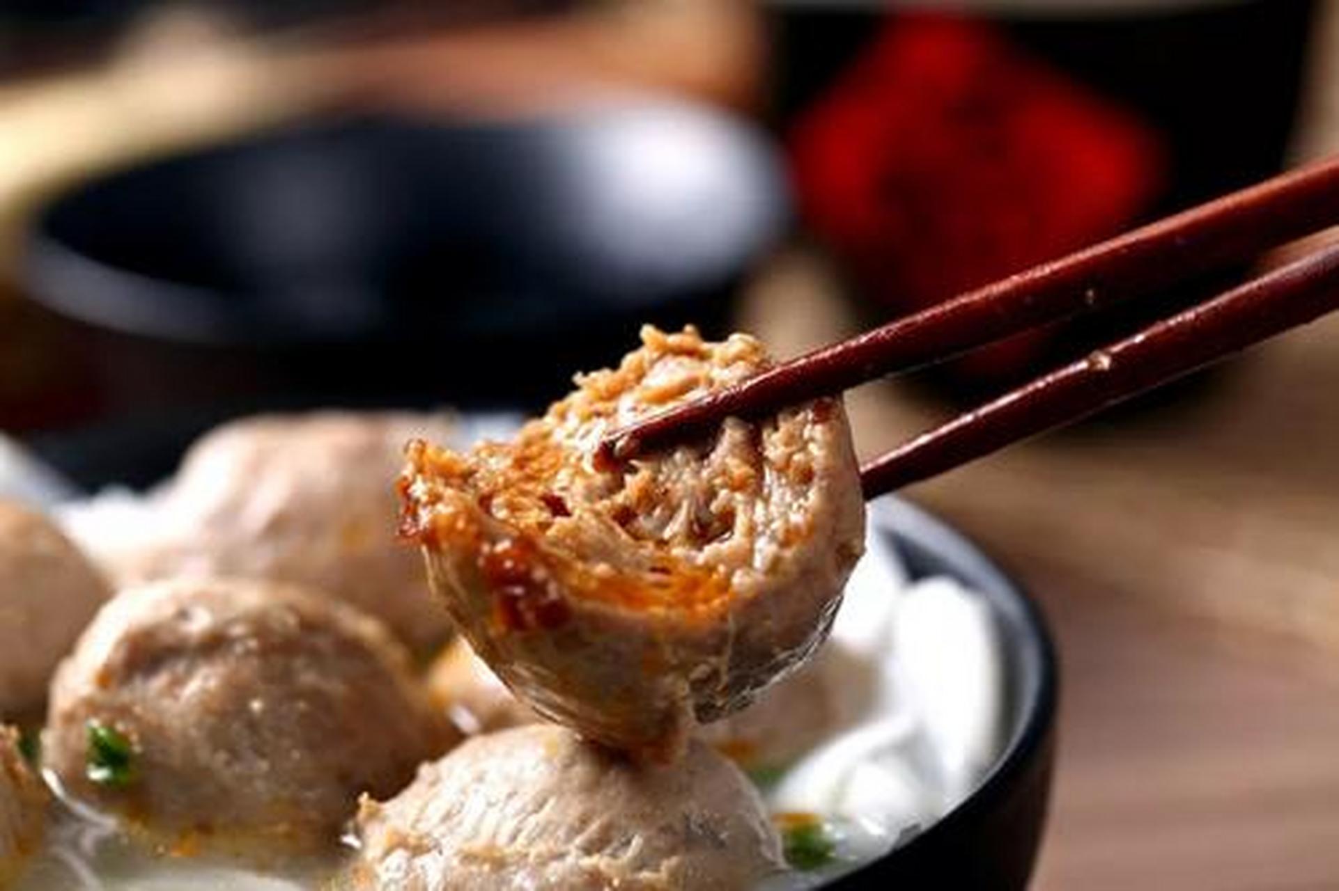 1,粤式早茶; 2,白切鸡; 3,云吞面; 4,煲仔饭; 5,潮汕牛肉丸; 6,客家