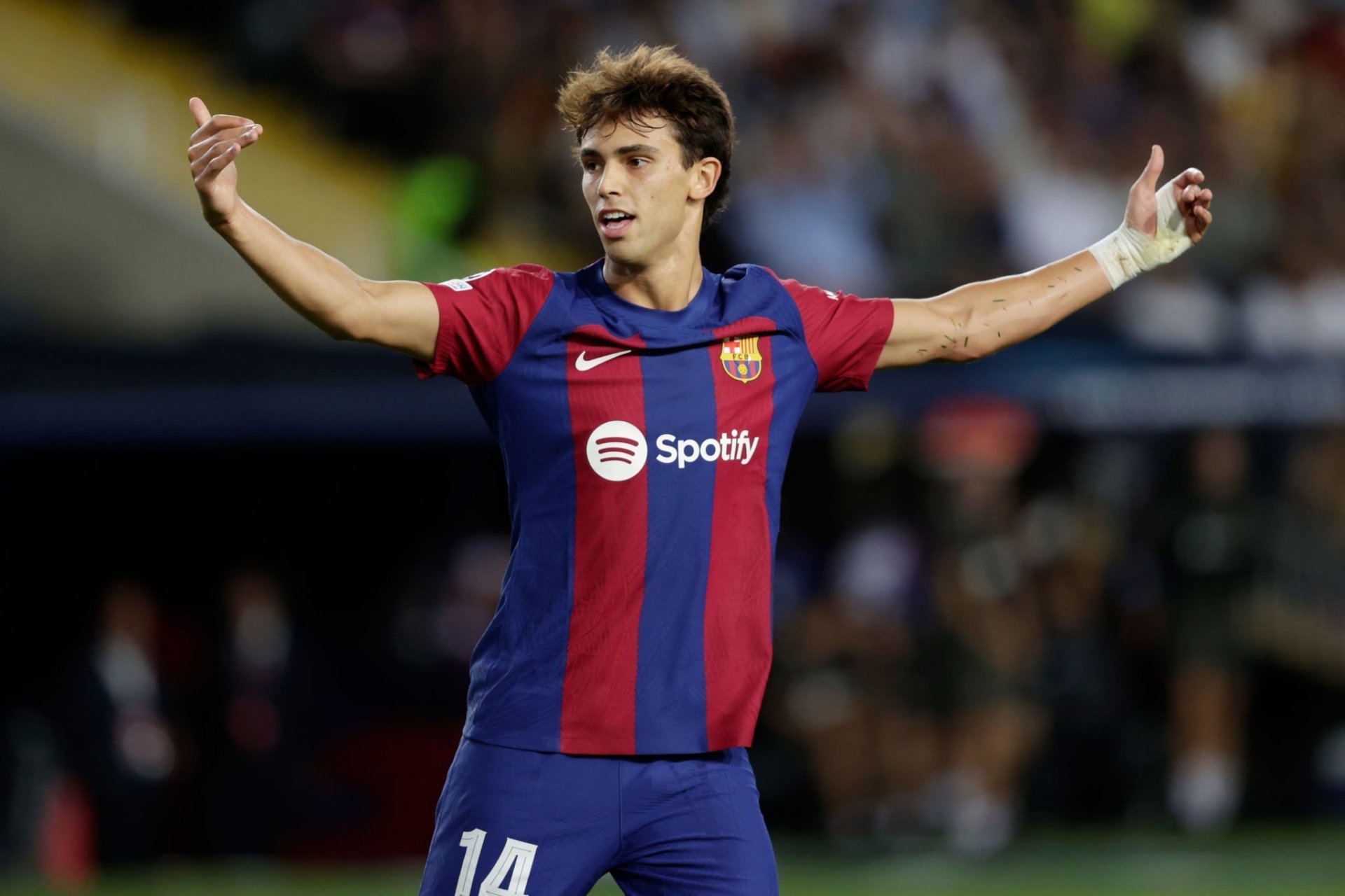 菲利克斯作为巴萨球员参加了两场比赛,打入3个进球并两次获得全场最有