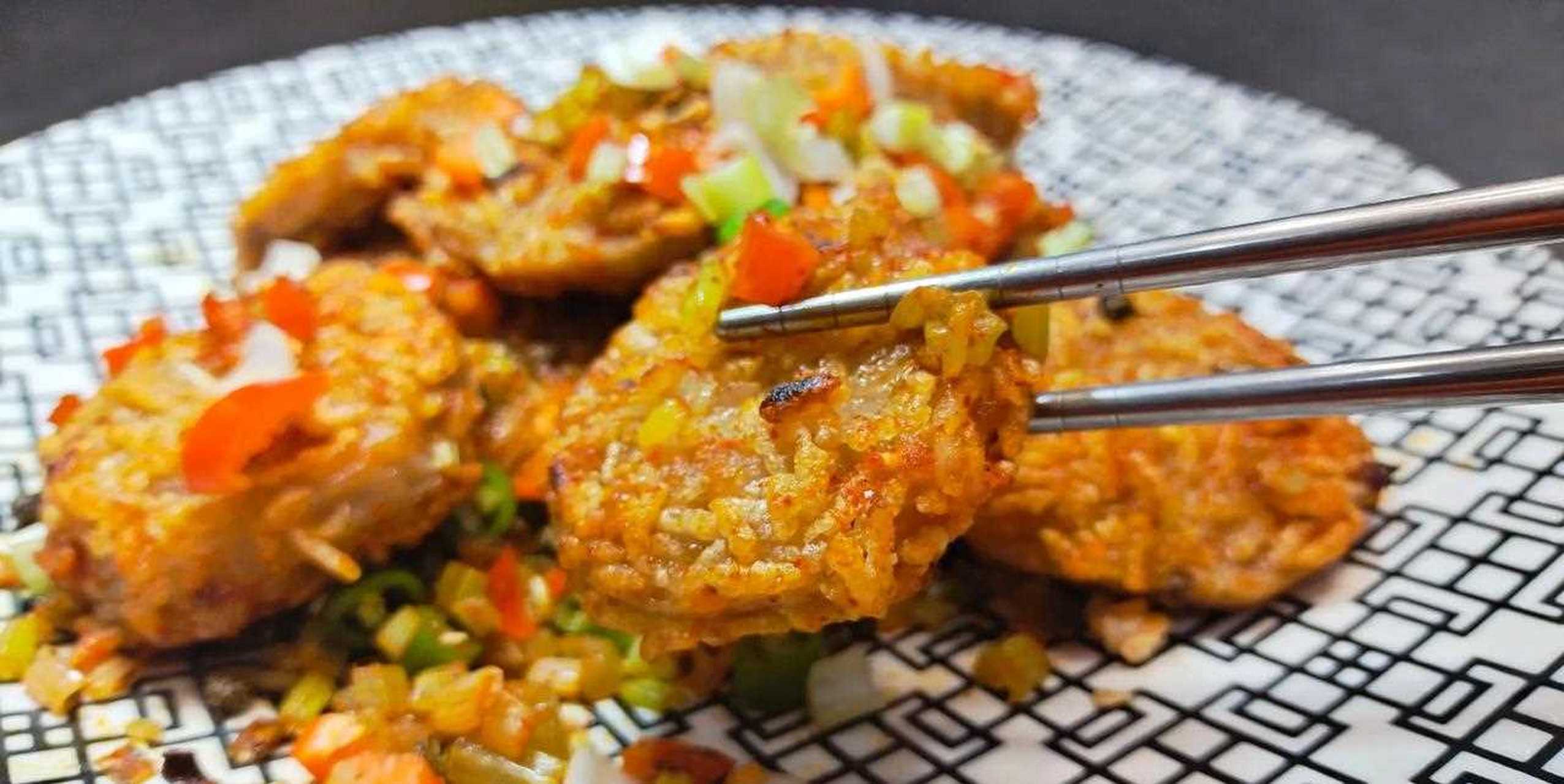 【【老闪爱美食】锅巴藕饼是湖北特色美食,外焦里嫩越吃越香,年味.