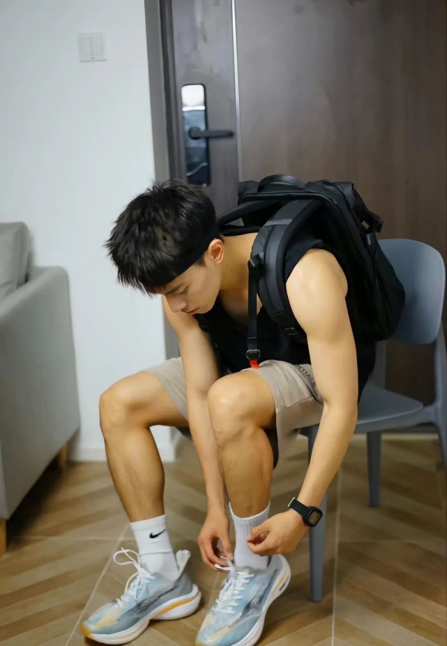 00后腹肌体育生弟弟,可狼可奶可以撩!#帅哥