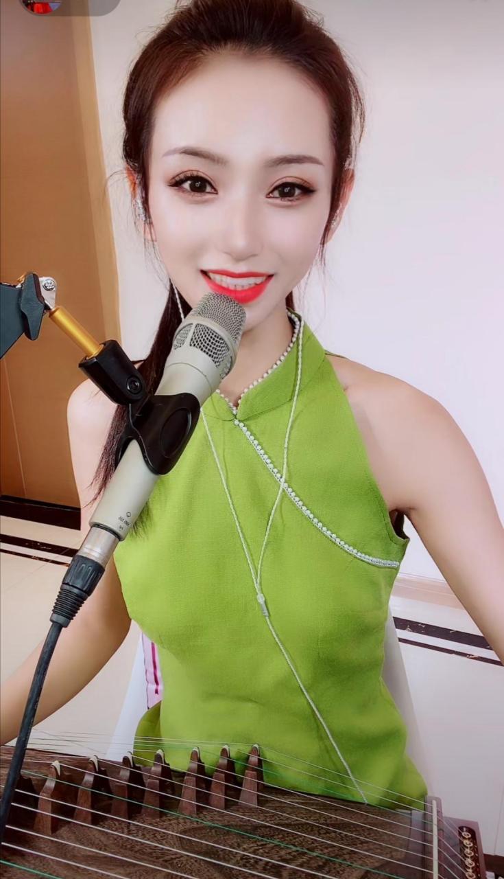 网红女神主播千艺,古筝演奏琴声优美,醉人心弦!