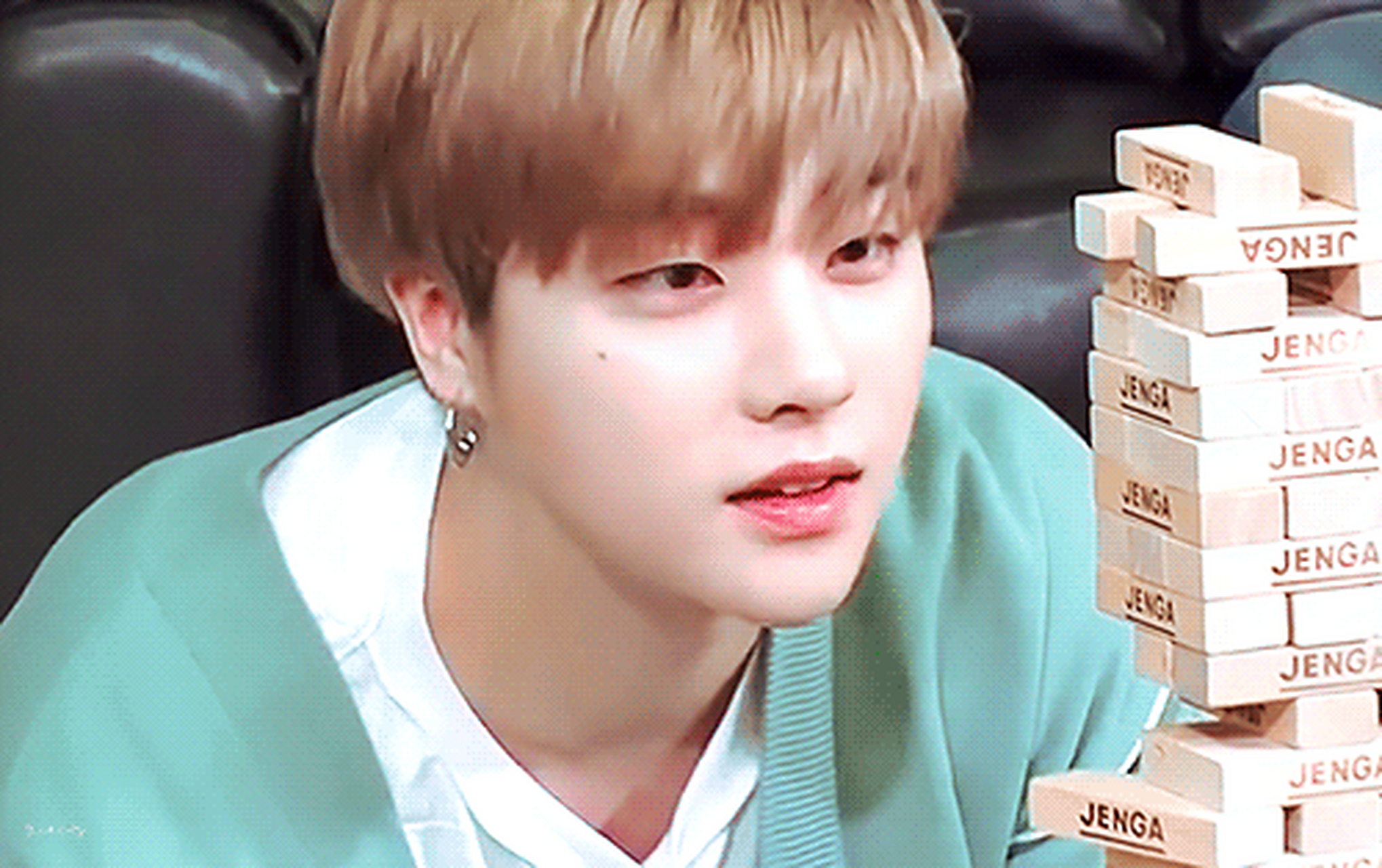 金振焕有着扎实的唱功实力,金振焕的音乐风格有着hip-hop气息,金振焕