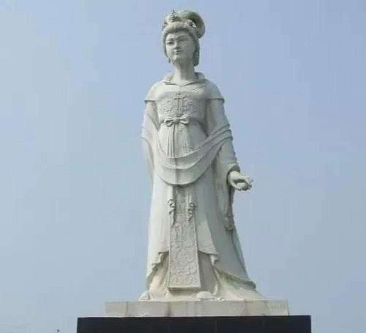 公元前677年,息夫人正在逗弄自己的两个儿子,楚文王走了进来问到:"