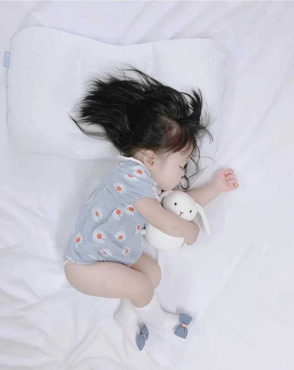 胖胖的小女孩真的是好可爱啊 肥嘟嘟的小短腿绝对是可爱的最高标准