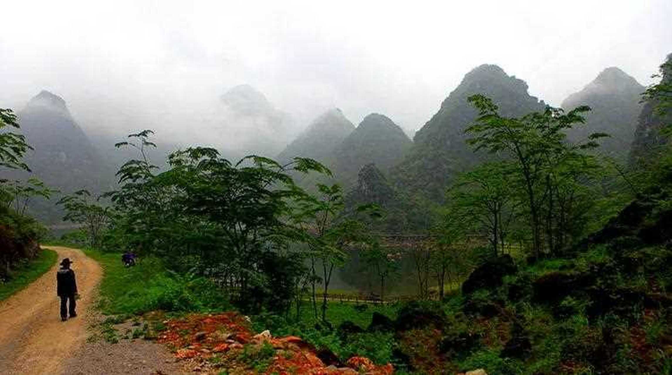 神秘湖位于广西忻城县遂意乡弄江村,原名沌湖.