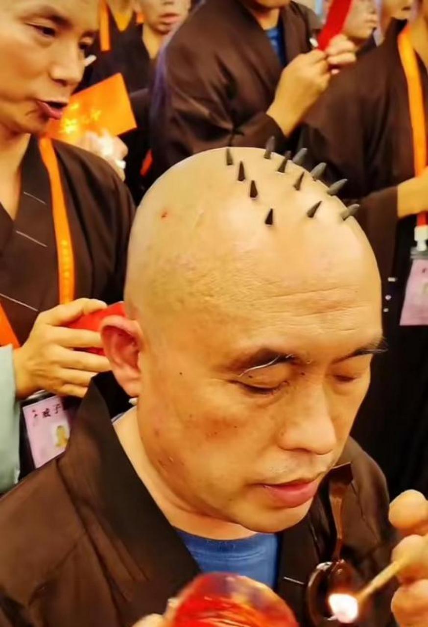 网友:出家人,头顶的戒疤原来是是这样做出来的