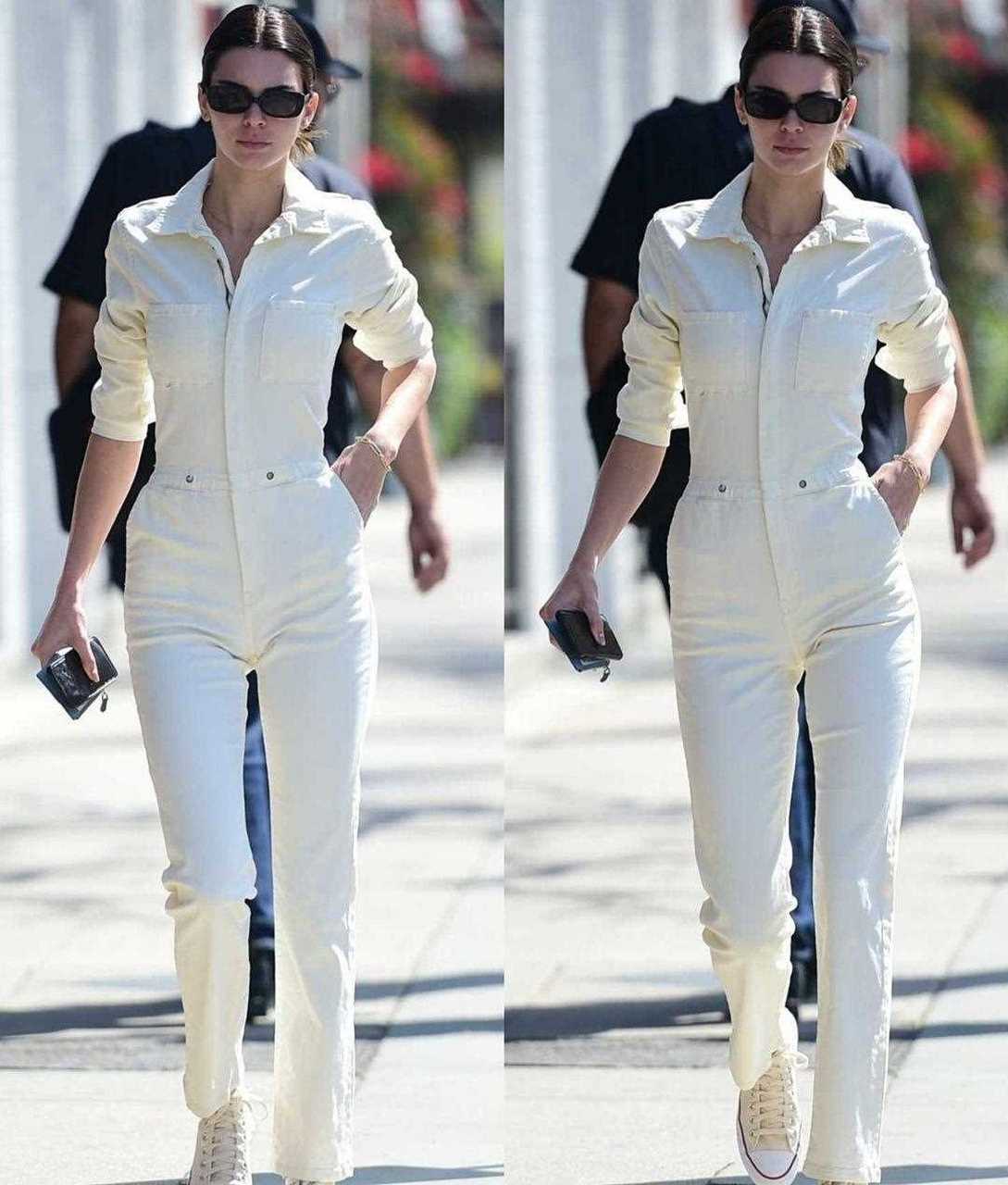 超模肯豆穿白色牛仔连体裤出街,造型休闲又利落.