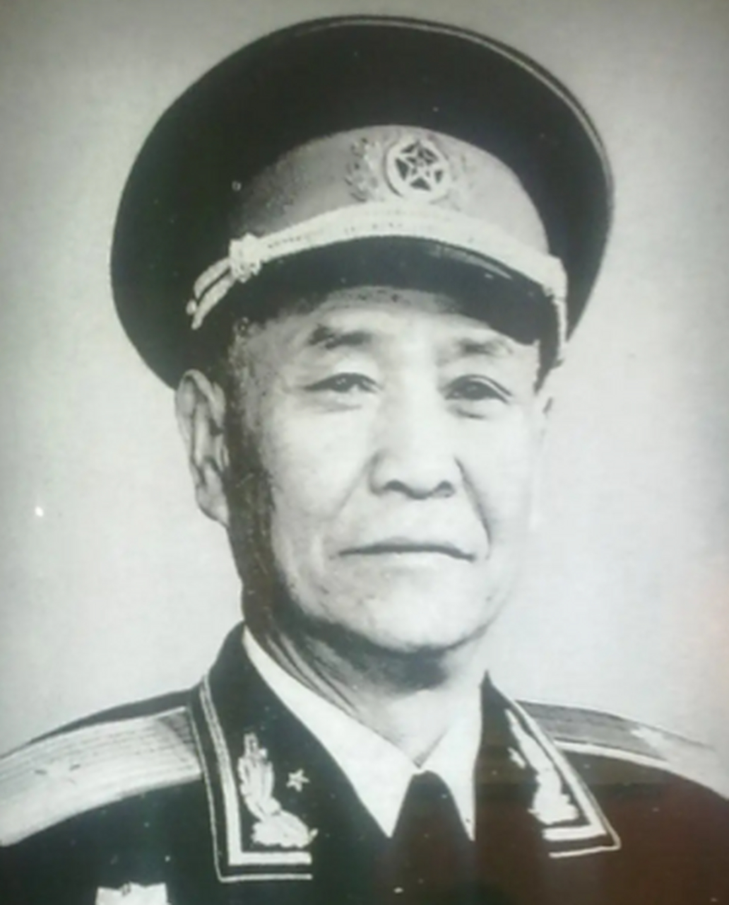 "  张明远答:"只知道在北京工作的还有十二