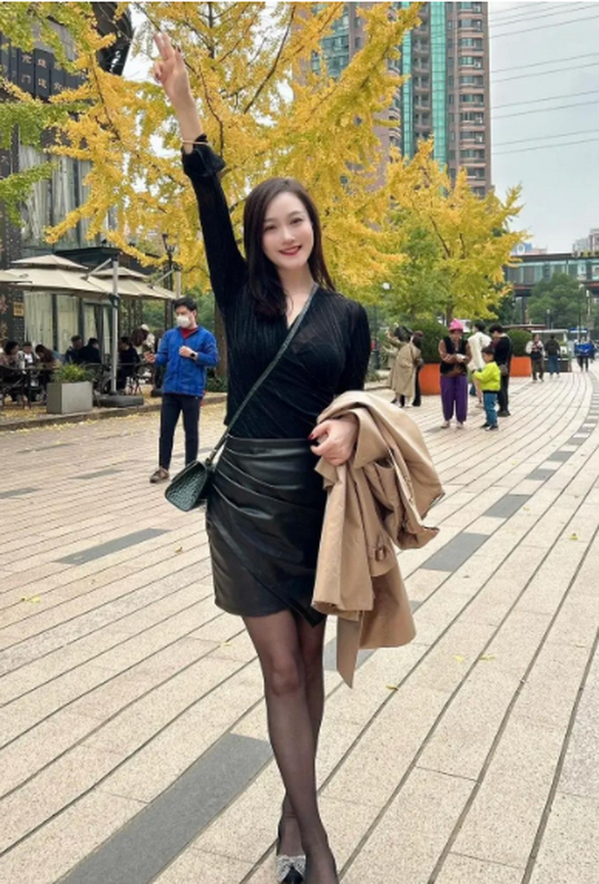 黑丝配包臀短裙极品御姐,黑丝永远的神