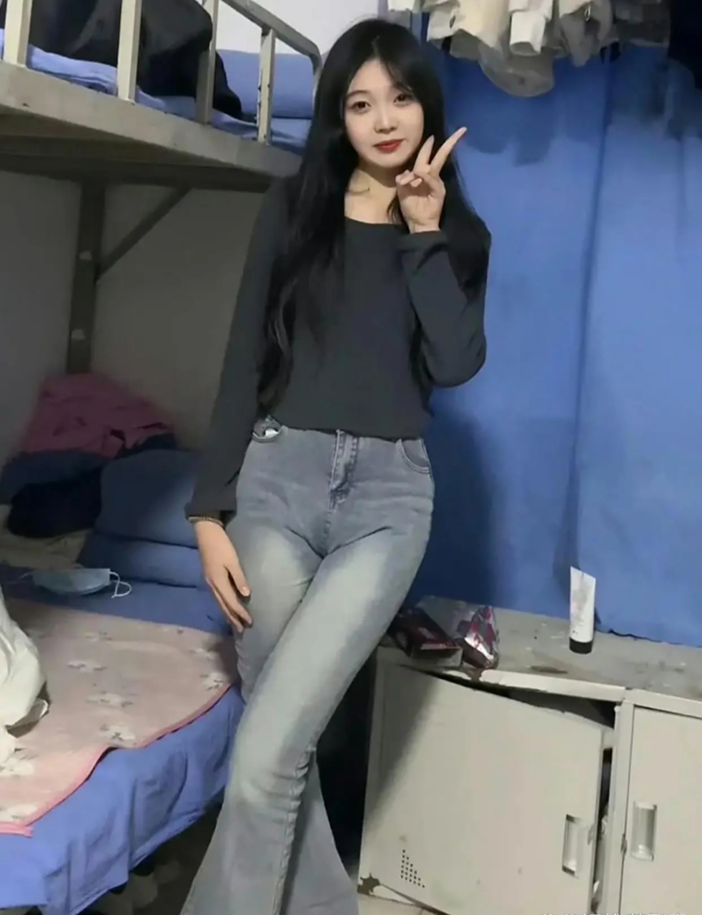 女朋友在厂子里的生活照,不会出什么问题吧?