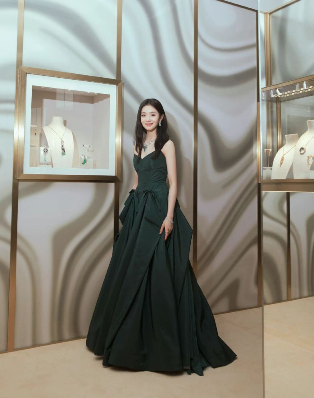 刘浩存活动造型 有少女感的精致时尚!