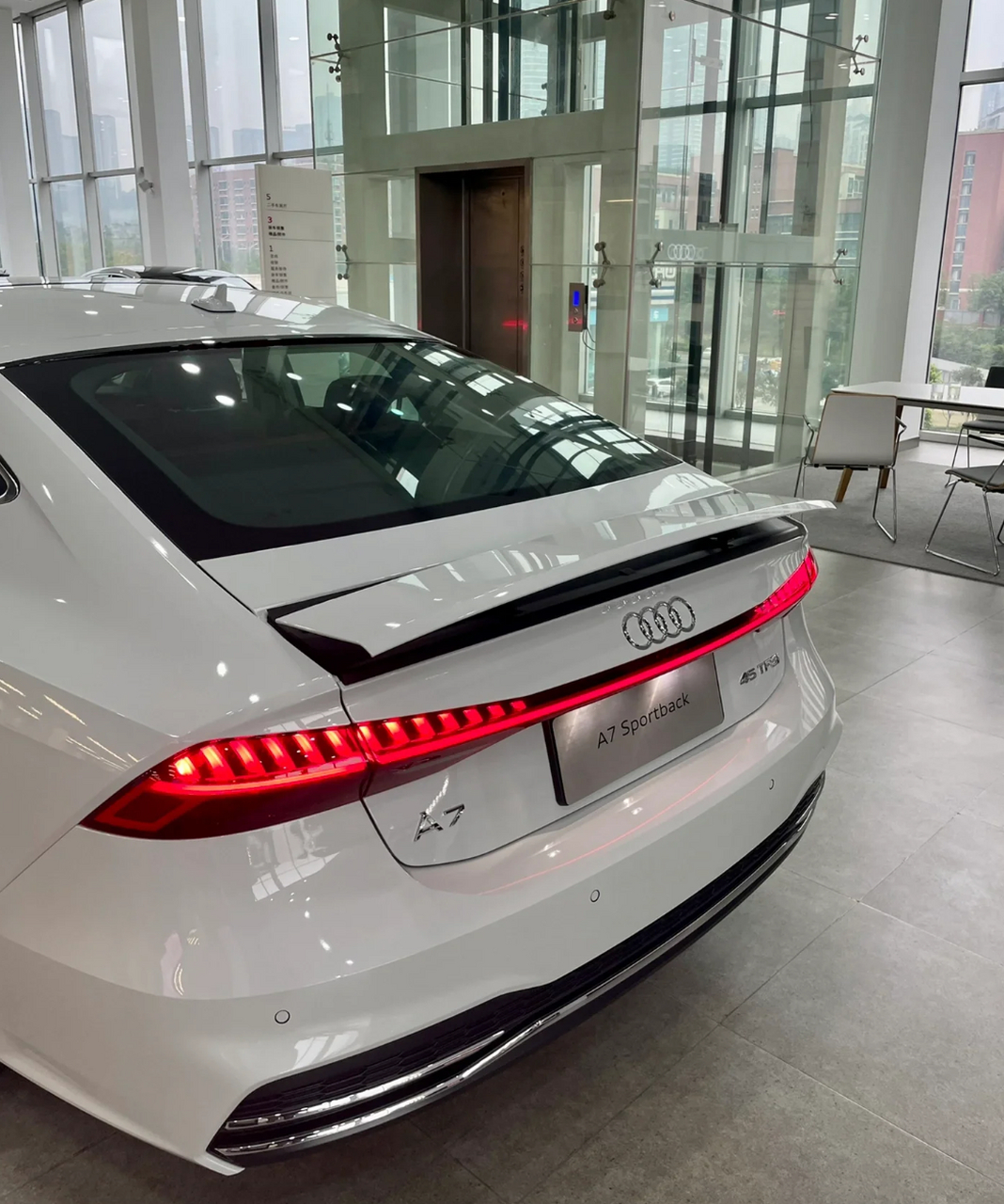 奥迪q5轿跑suv,革新升级,你还在等什么?