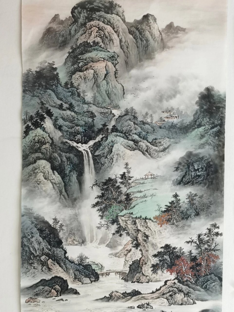 哪一幅画作独占鳌头  以下是由我亲手创作的山水画卷轴,受到了广东
