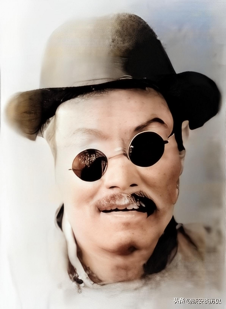 1942年,阿炳·华彦钧的珍贵照片,此时的他已经双目失