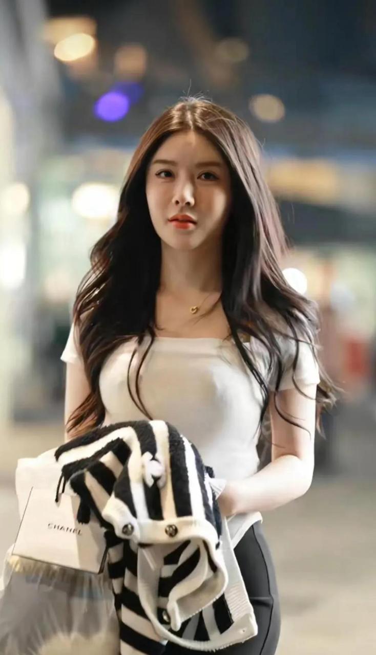 心同流水净,身与白云轻. ——高攀龙《枕石》