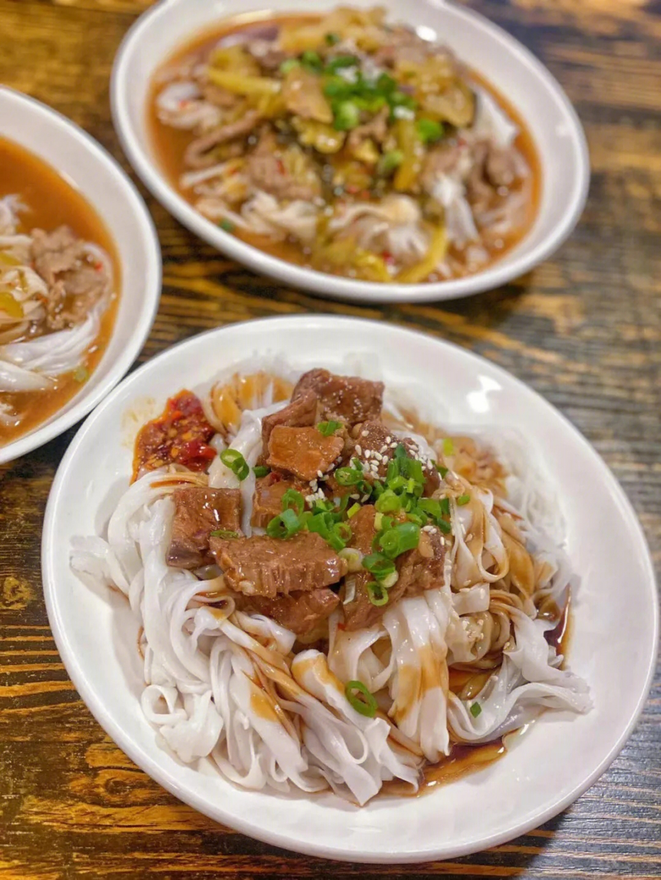 朋友在广东吃手工粉真好吃  酸菜牛肉捞粉与牛腩捞粉  纯米浆磨研成而