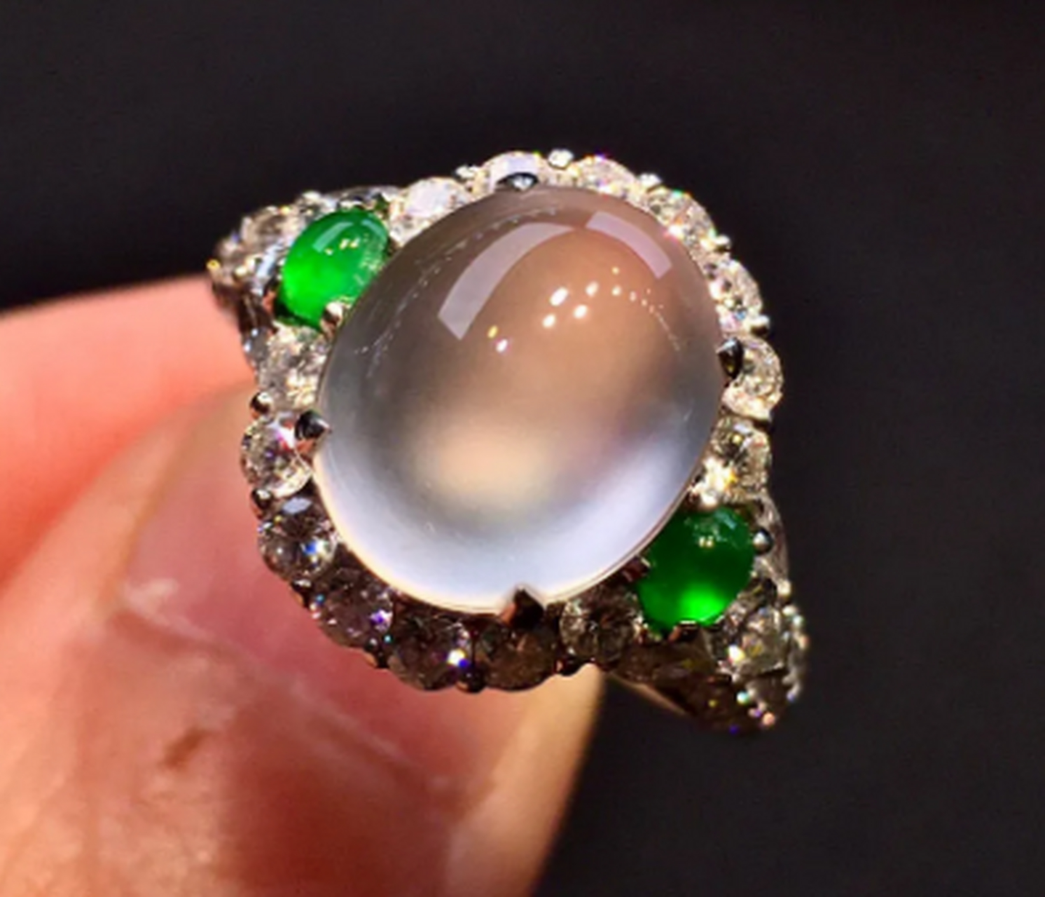 点击头像看直播##翡翠#玻璃种刚炮蛋面戒指,纯白冰透,细腻起胶,妇净