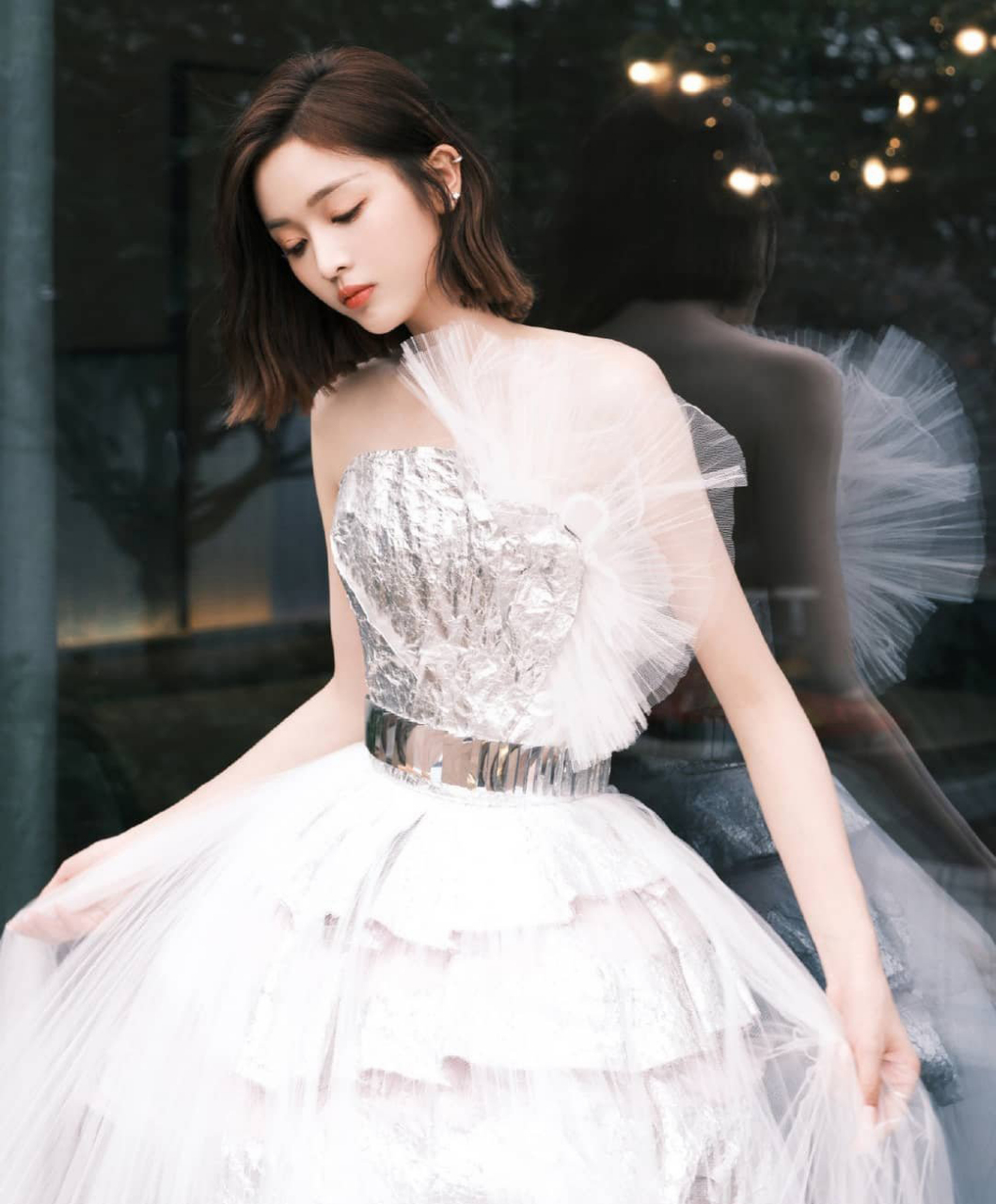 吴宣仪裸背白纱裙,仙气十足哦! 676767#吴宣仪