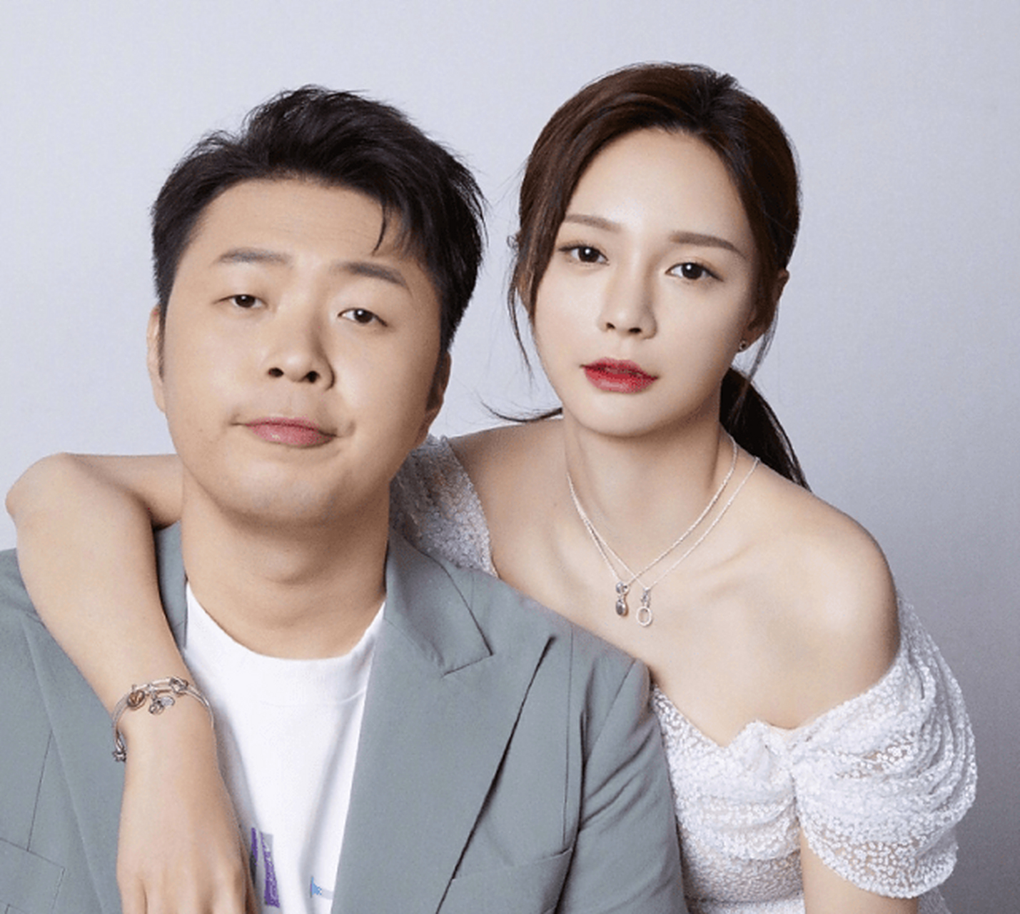 沈梦辰晒杜海涛520送花照,大赞男方技术有进步!