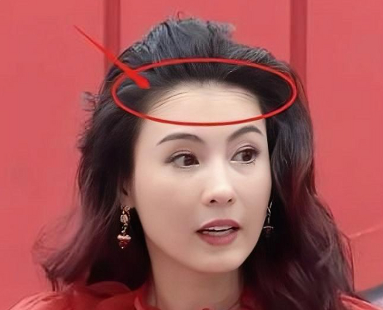 张柏芝抬头纹好听话居然在发际线那,硬是不碰到半点美貌啊#张柏芝路透