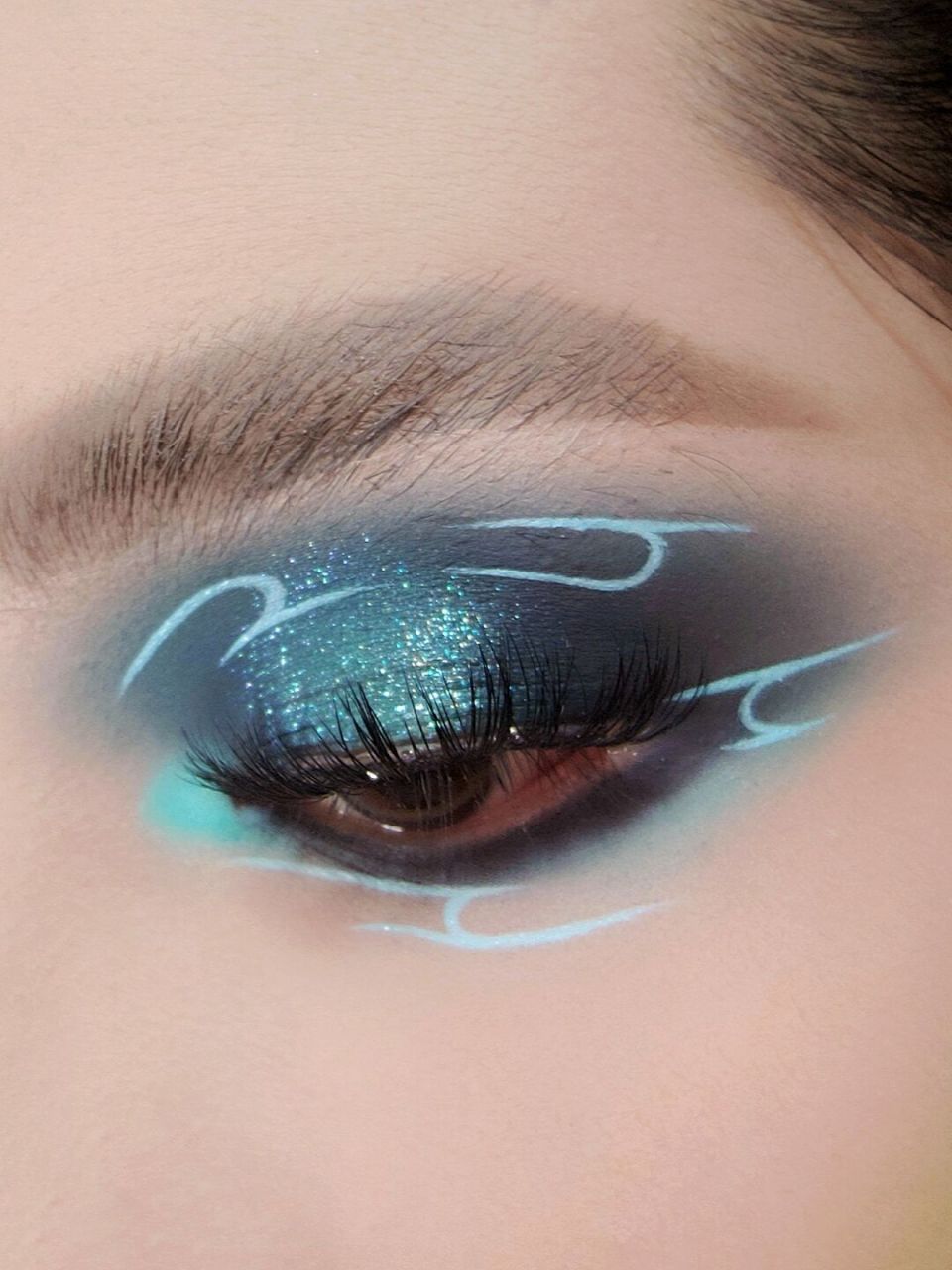 超级折磨人的彩绘线条眼妆合集  平均每个眼妆都得画两小时以上 累人