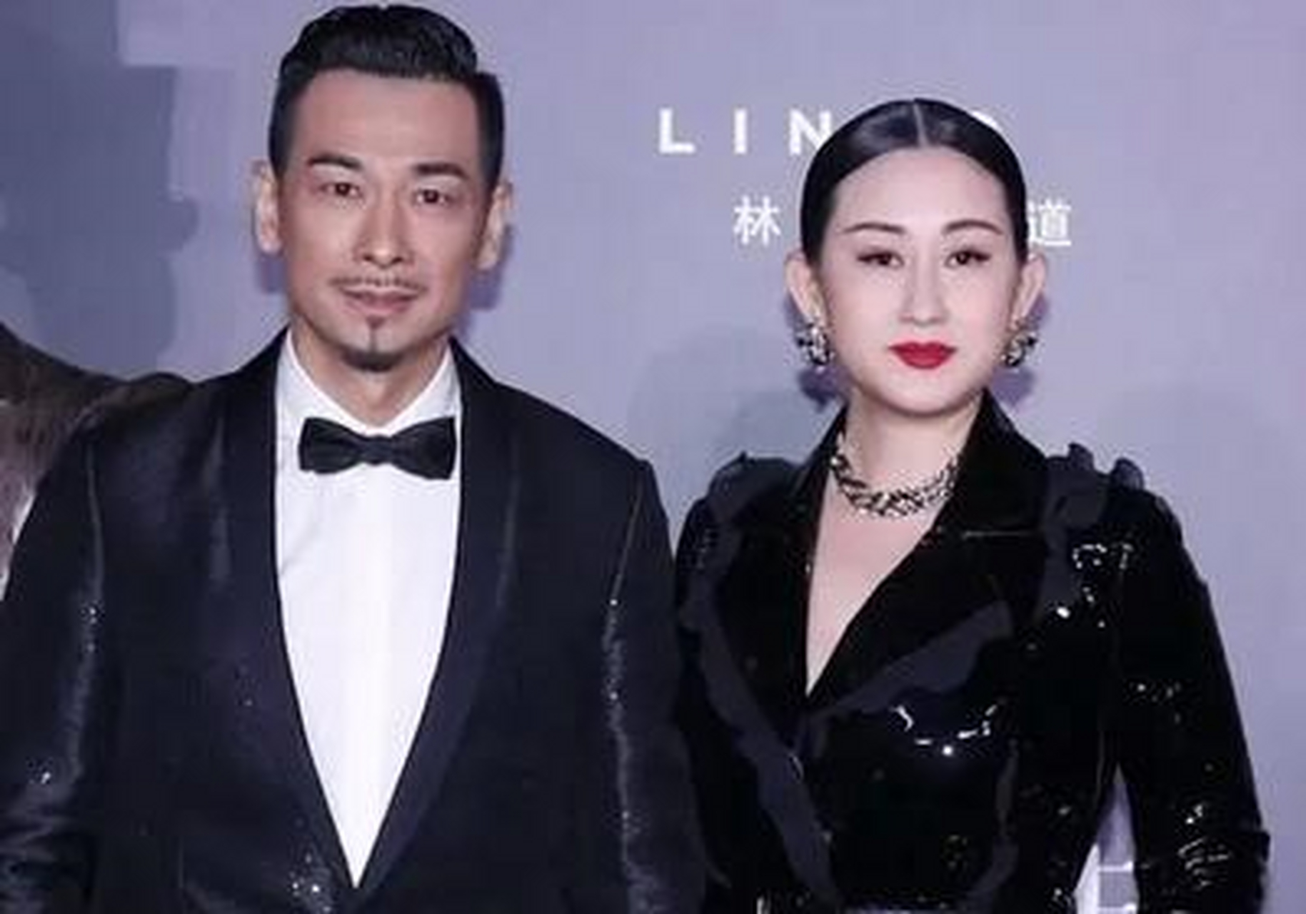 肉肉脸太旺夫～ 没想到,武打明星赵文卓的老婆也是一名演员,张丹露