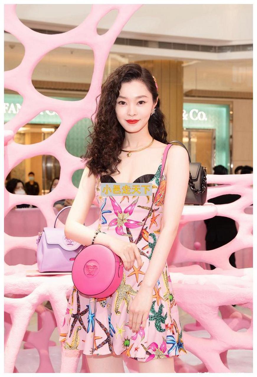 宋轶大波浪卷发性感美腿写真合集