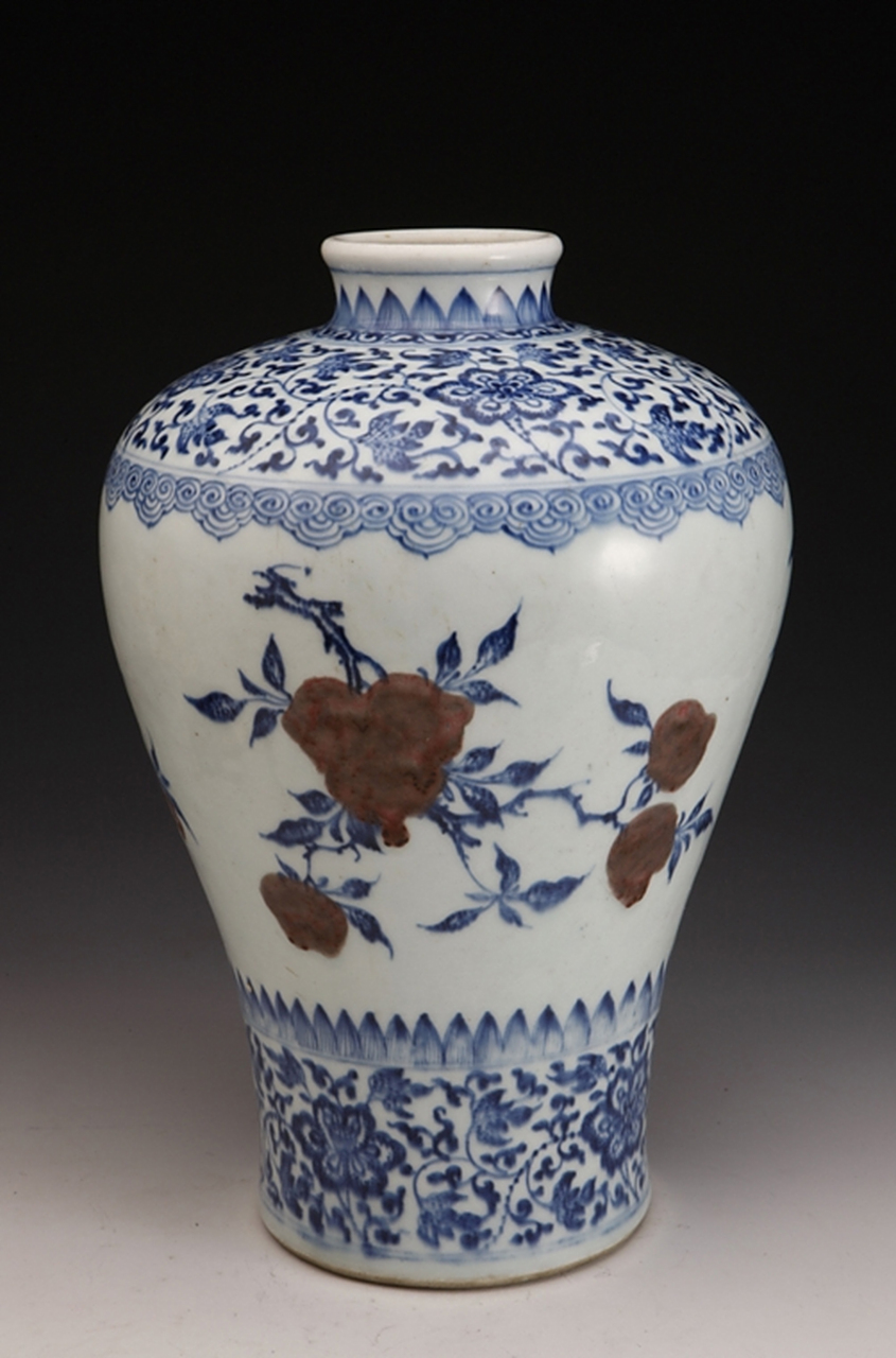 1.明潮州窑白釉观音立像 2.清光绪广彩方罐形双耳花插 3.