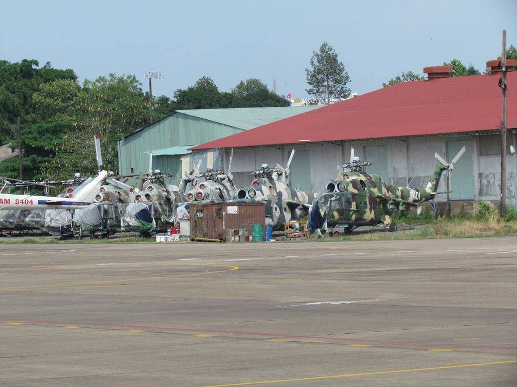 (圖1-圖2)越軍的mi-24a和uh-1b武裝直升機在20世紀80年代期間為越南