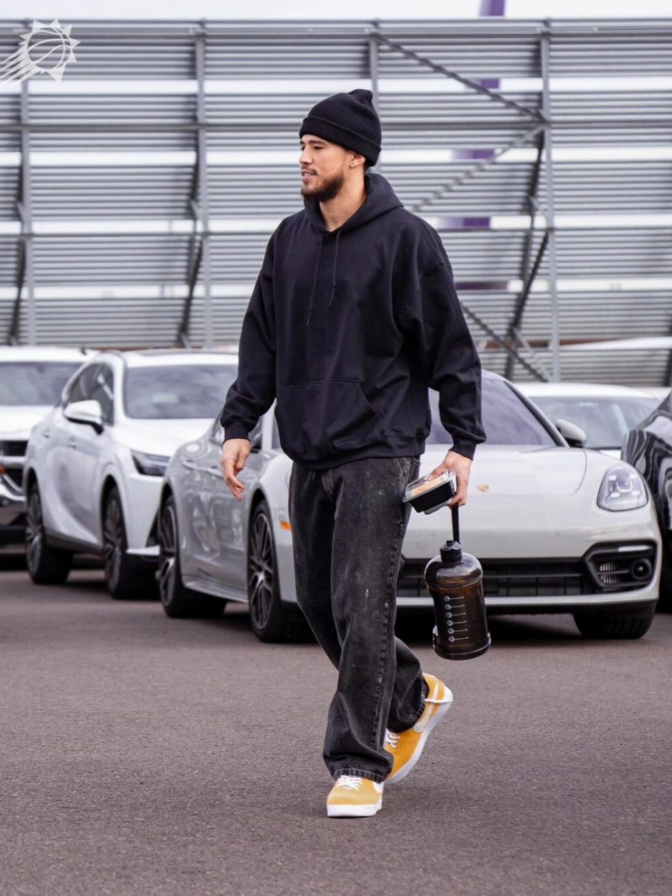 nba今日靓仔们入场穿搭  今天,我们来看看一些球星的入场穿搭,包括