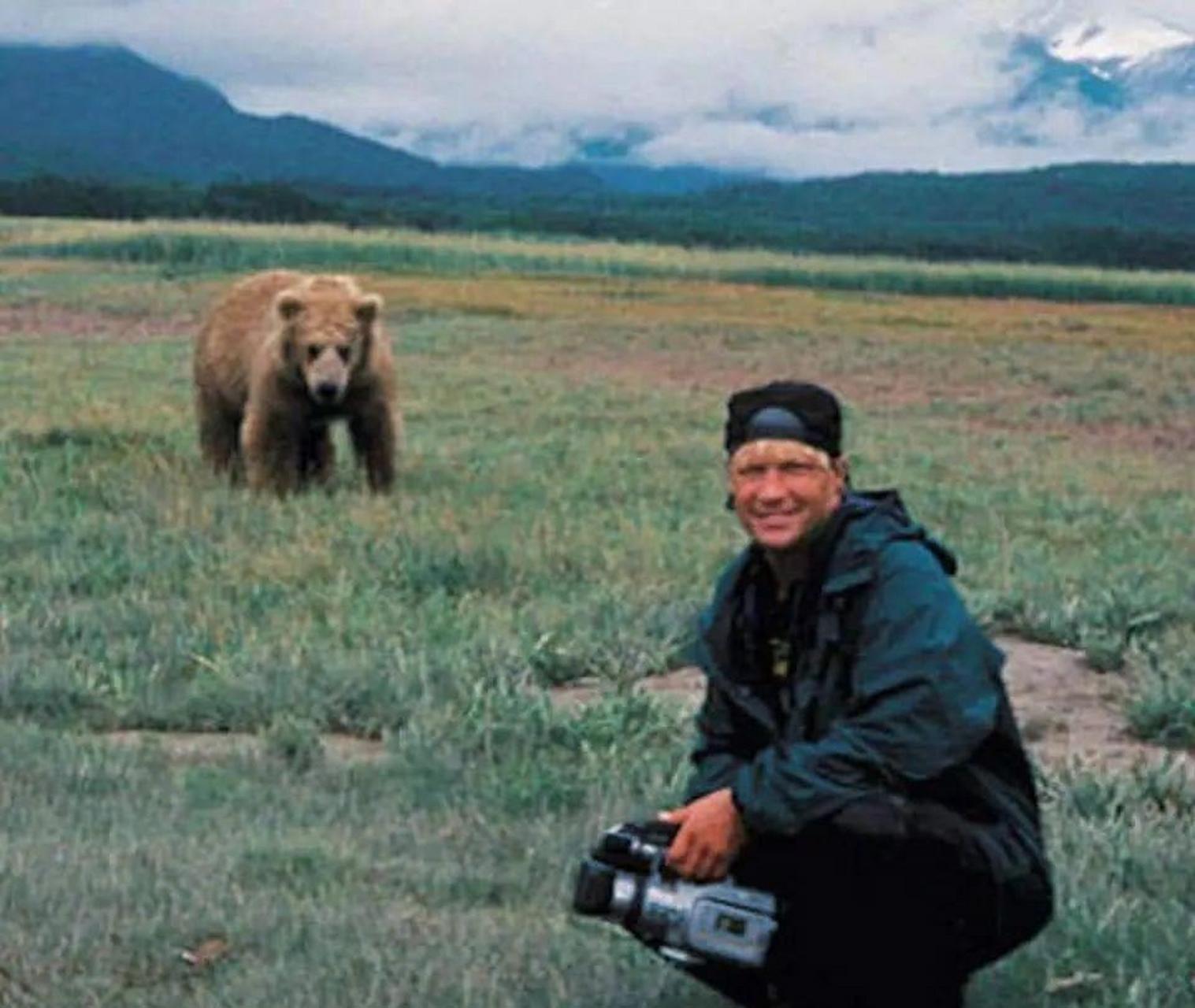 领动计划# 蒂莫西·特雷德威尔被称为"灰熊人",他对这些生物的热鞘构