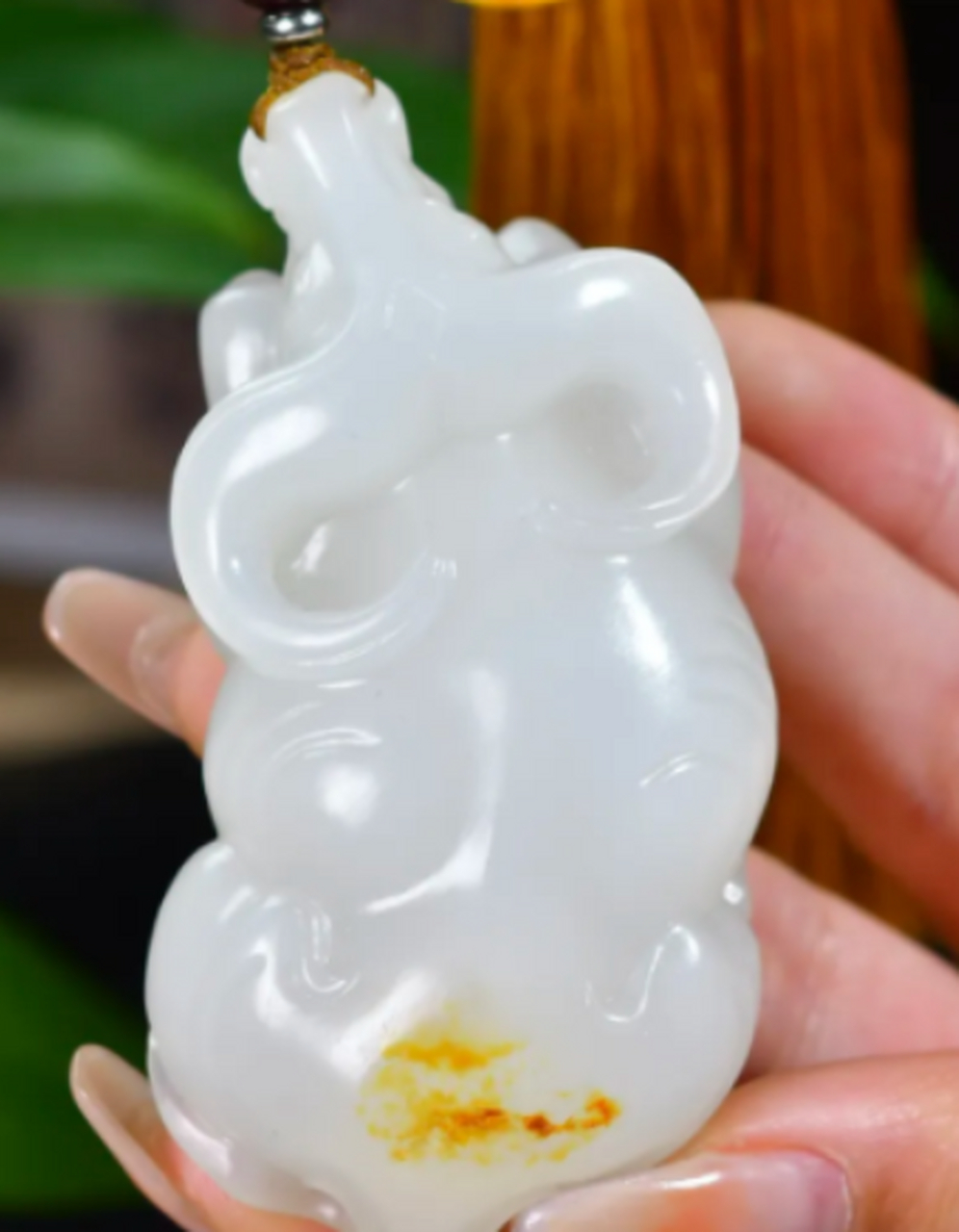 点击头像看直播##和田玉# 白度一级,牛头五官雕工精细,牛眼似杏,疟乔