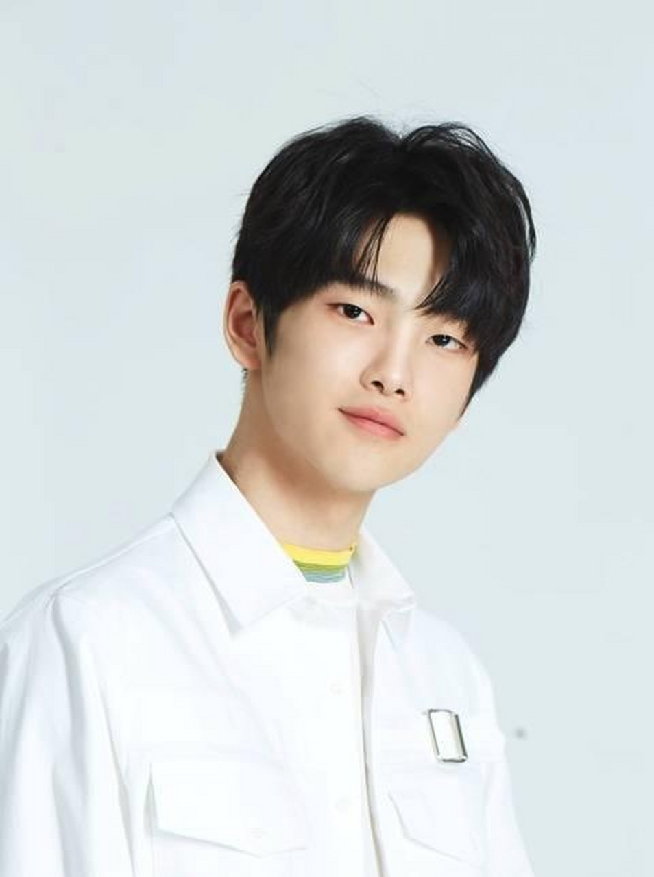 2007年,易烊千玺受到中央电视台少儿频道《智慧树》栏目邀请,担任小