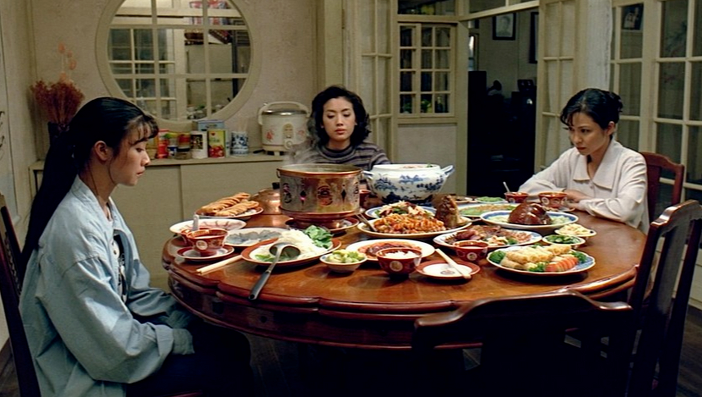 每日电影推荐之《饮食男女》 《饮食男女》是由李安执导的剧情片.