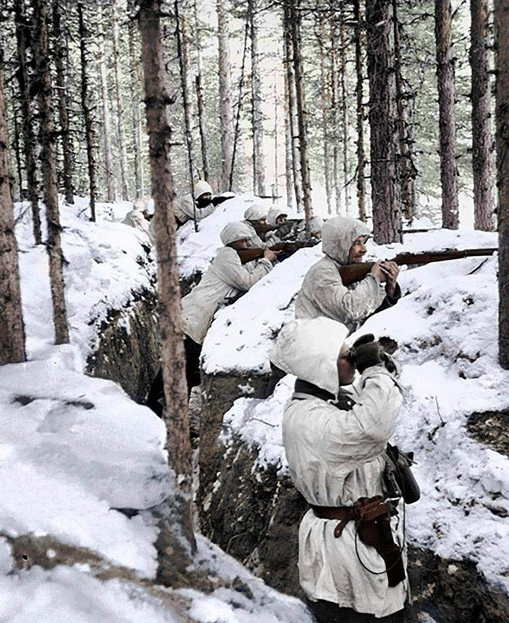 期间,芬兰士兵在曼纳海姆线西部的summa区