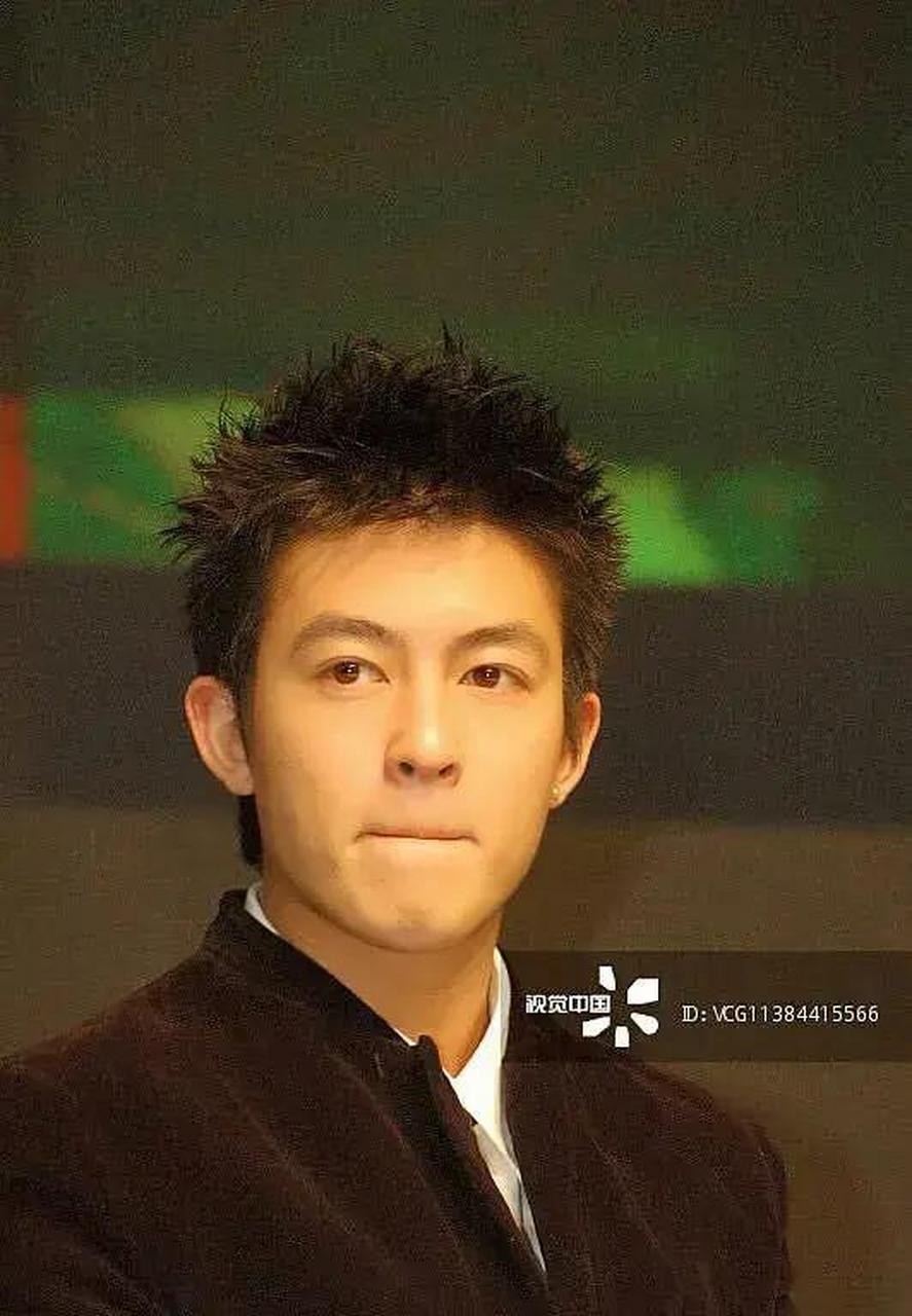 gif创作人# 陈冠希小鲜肉时帅出天际,怎么步入中年就变得一言难尽了?