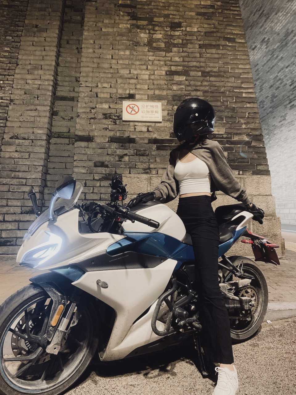 今天是个机车女孩呀试驾春风250sr#潮酷女骑