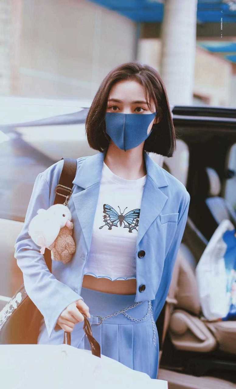 许佳琪 in thugrosepre-fall蓝色廓形衬衣 蓝色宫廷束腰马甲背心.